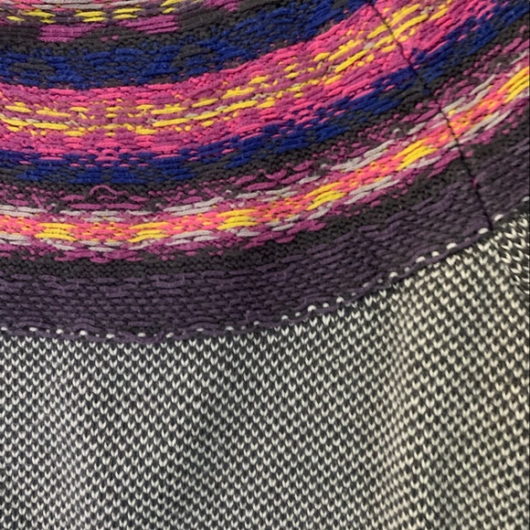 Cozy textured multi-color sweater - Picture 3 of 3